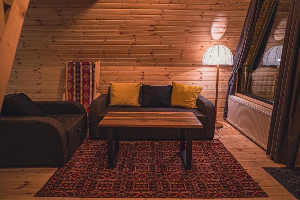 Villa Little Wood House Gergeti à Kazbegi Extérieur photo